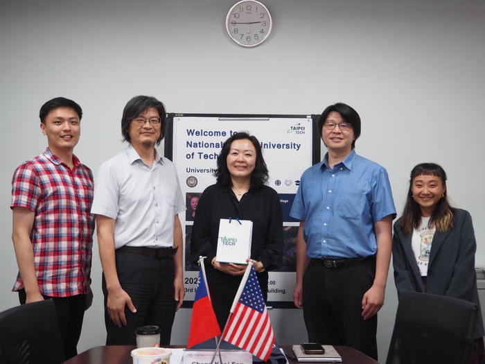 114-5-20 Director Amber Li from the University of Notre Dame (USA) visited the Department of Electro-Optical Engineering at National Taipei University of Technology.Image